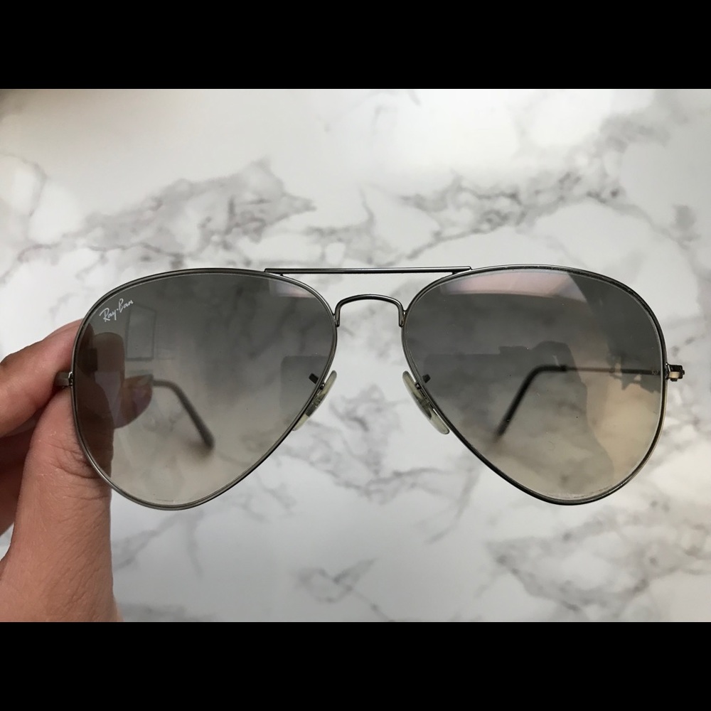 Authentic Ray-Ban Aviator Sunglasses 🕶 - Picture 3 of 8